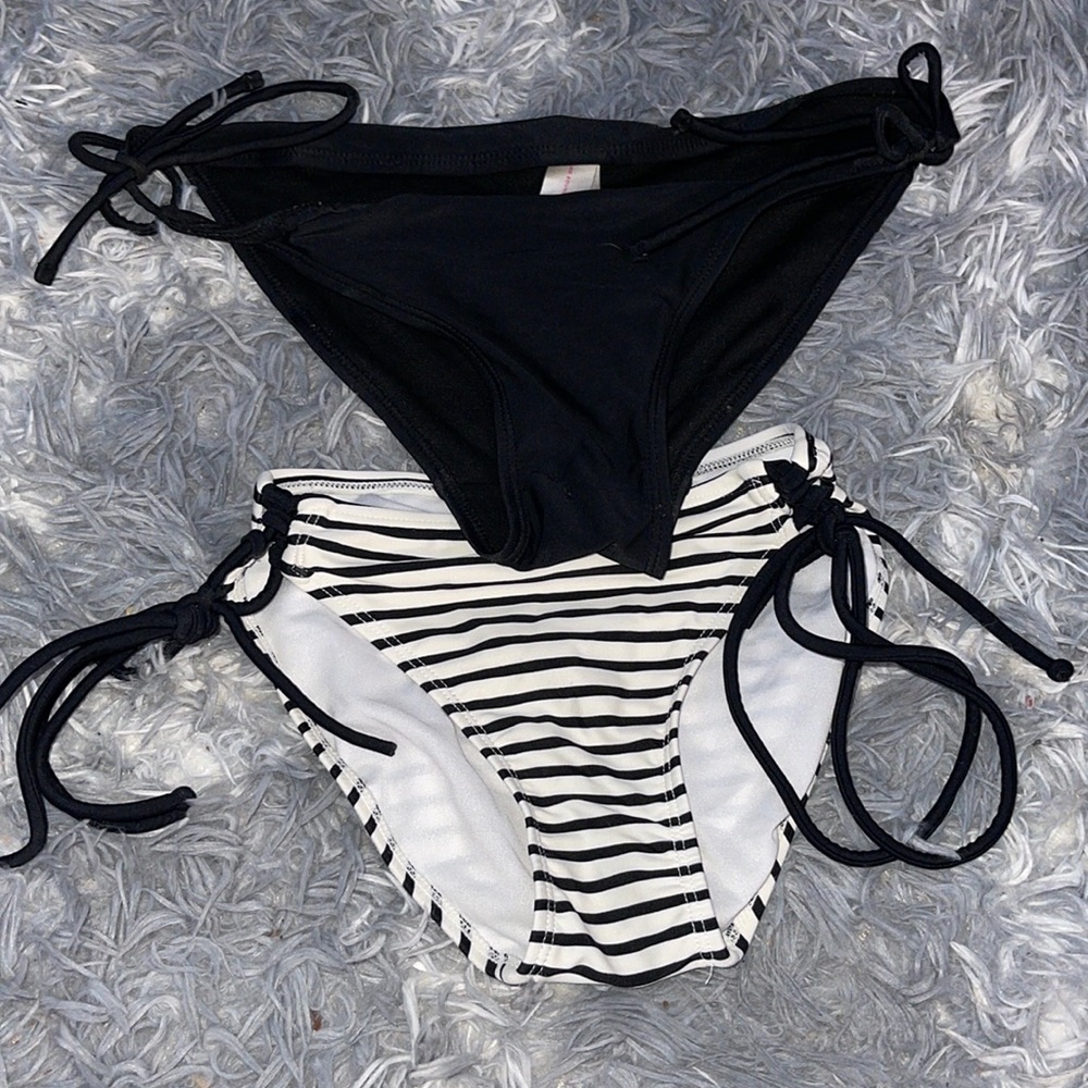 Bathing suit bottoms set